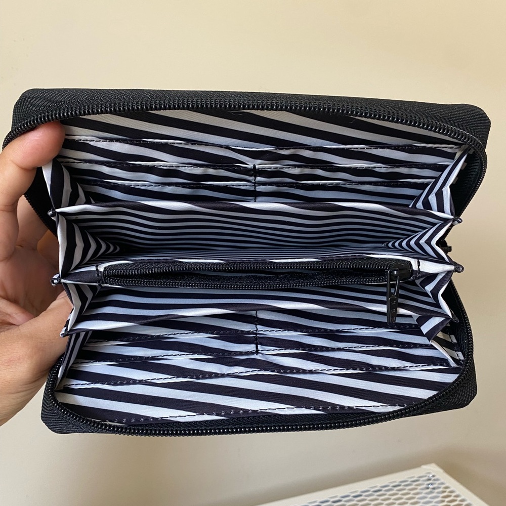 Jujube be spendy wallet in black out print